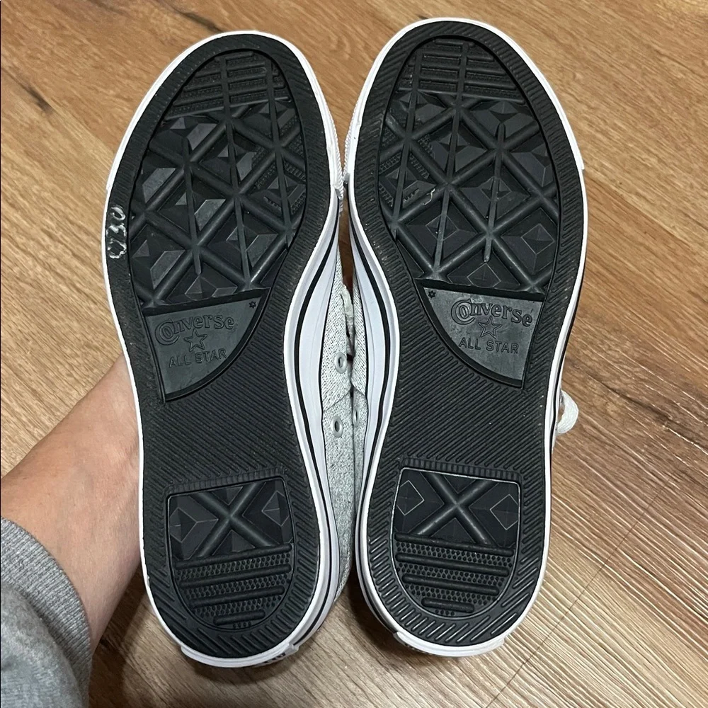 Converse heathered gray lo top sneakers, NWOT, size 7